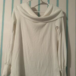 Elegant Turtleneck Sweater in Cream